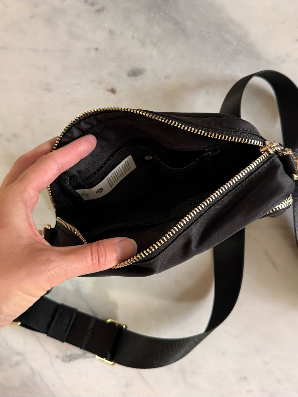 Everywhere Crossbody Bag 2L
Metal Hardware Lululemon - Picture 9 of 9